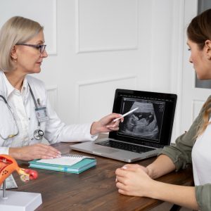 medium-shot-doctor-explaining-ultrasound