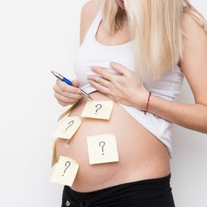 pregnant-woman-with-sticky-notes